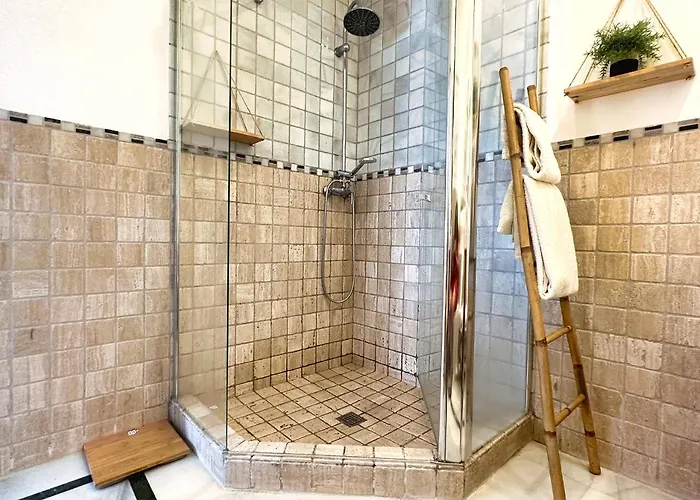 Skol 438 Super One-bedroom With Sea Views Апартаменты *