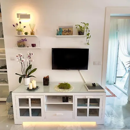 Апартаменты Skol 438 Super One-bedroom With Sea Views Марбелья
